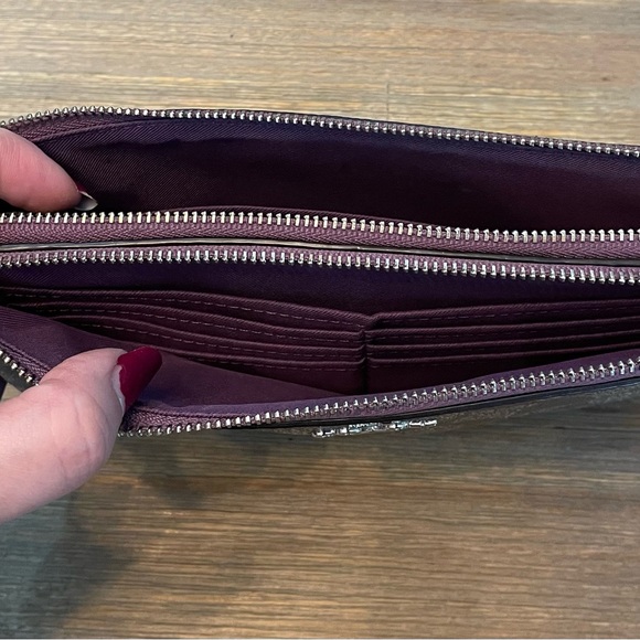 Coach Double Zip wristlet - Picture 4 of 4